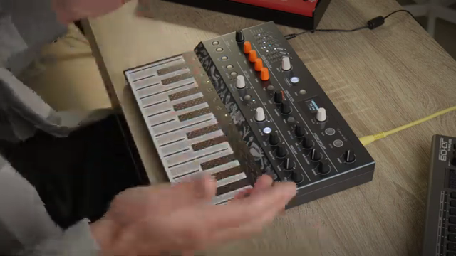 Woody Piano Shack und der MicroFreak: Dieses Budget-Biest beißt zurück