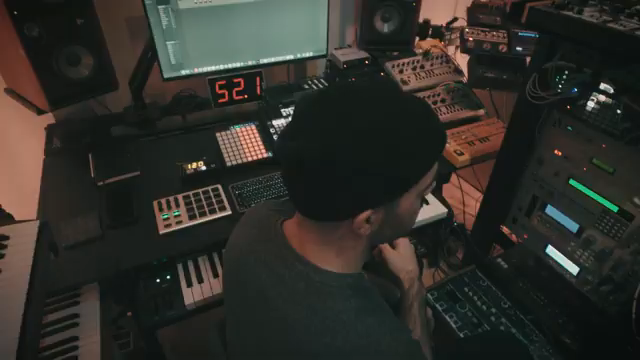 Voltage Labs: Space Dimension Controller und die Geister in der Akai-Maschine