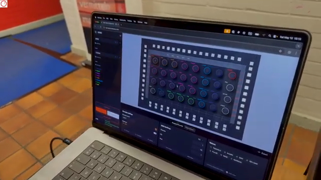 alles ist völlig generisch, sodass man zwischen beliebigen Seiten wechseln oder beliebige Szenen nach Belieben steuern kann.