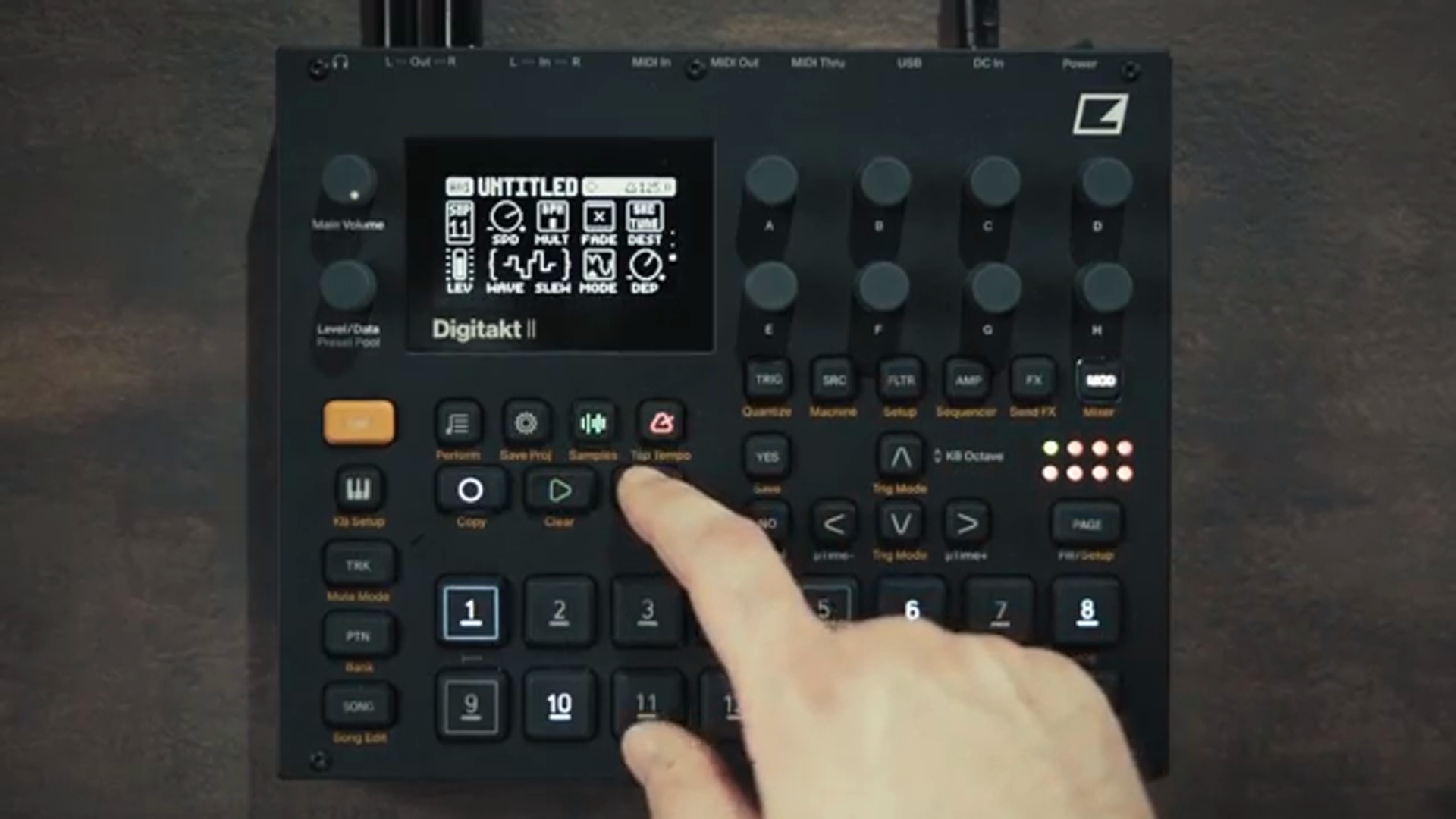 Lassen wir es noch zufälliger werden, indem wir ein zweites LFO hinzufügen.