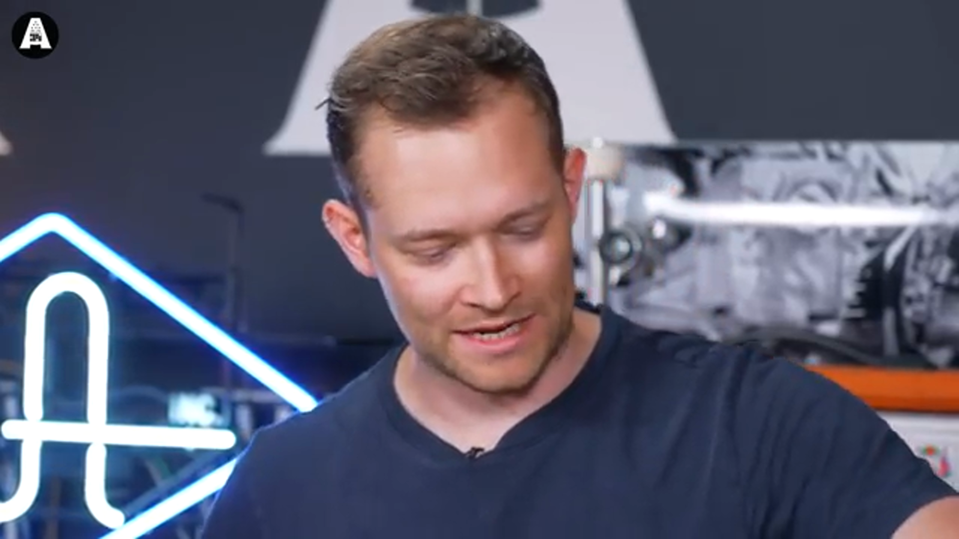 Dieser Typ ist eine mehrkanalige, art zufällige quantisierte CV-Generator-Sache. Ich kann nicht genau sagen, wie es funktioniert, aber das…