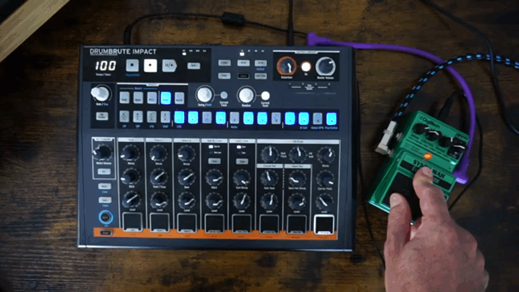 BounceChords Schlacht: Digitech Synth Wah vs. Arturia Drum Machine