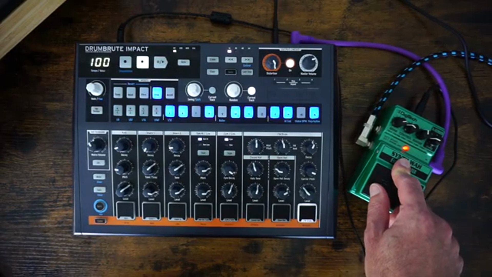BounceChords Schlacht: Digitech Synth Wah vs. Arturia Drum Machine