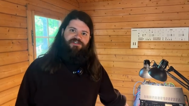 Das coolste Feature ist natürlich der Through-Zero-FM-Schaltkreis und der kommt besonders beim Modulieren zur Geltung.