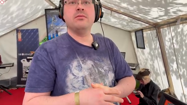 Also ja, die ersten Einheiten werden bereits an die Distributoren verschickt.