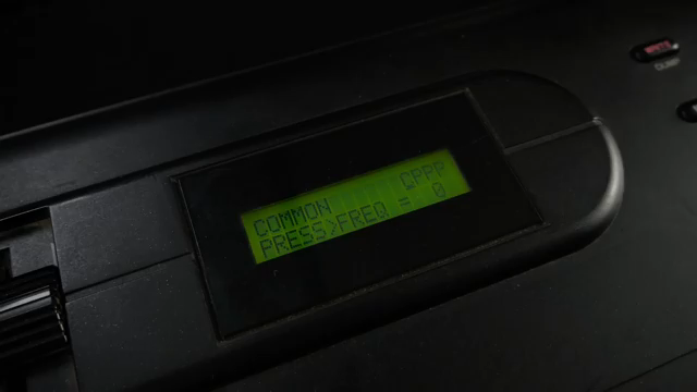 Felsenharte Knöpfe, die nach WD-40 lechzen, und übergroßer Dateneingabeschieber.