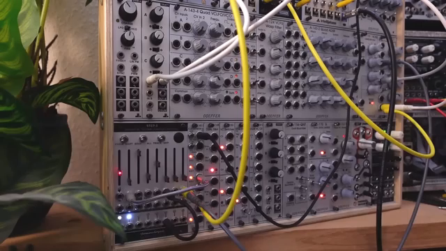 Der Modulations-Sequencer wird als Master-Clock verwendet. Der Clock wird durch einen Teiler geschickt und verwendet, um den melodischen…