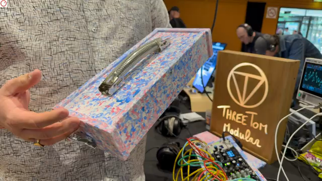 Jedes Gehäuse ist 100% einzigartig. Es ist unmöglich, zwei Platten genau gleich herzustellen.