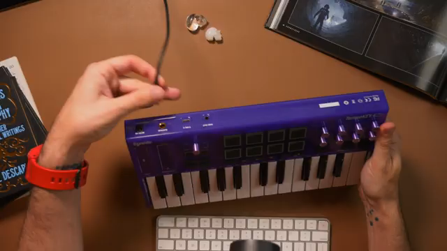 Ich kann alle MIDI-CCs und MIDI-Kanäle für Dinge wie die Tasten, die Knöpfe und die Pads direkt vom Controller ändern.