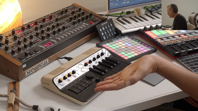 Es ist wirklich, wirklich cool, also habe ich das jetzt so eingerichtet, dass es Akkorde in der Tonart F-Moll spielt.