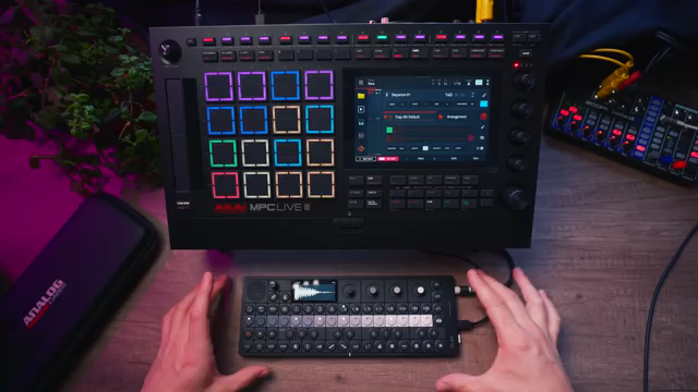 Der Live 3 fegt hier den Boden mit dem XY mit seinen Kombi-Anschlüssen, 6 Audioausgängen...