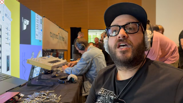 Es ist uns egal, realistisch zu sein. Was wir wollen, ist, gute Sounds und gute Musik zu machen.