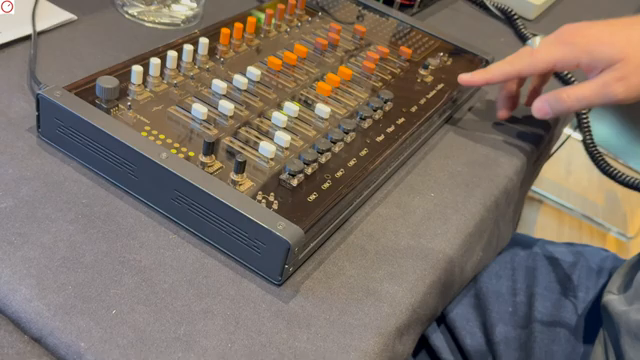 Es ist ziemlich komplex, aber es ist auch viel einfacher für den Benutzer, Modulationsquellen mit Zielen zu verbinden.