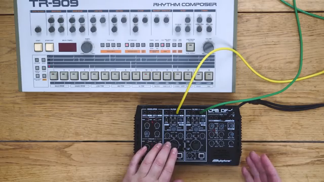 Und es könnte ziemlich vertraut aussehen und das liegt daran, dass das Styling genau das gleiche wie bei ihrem Drohnensynthesizer ist.