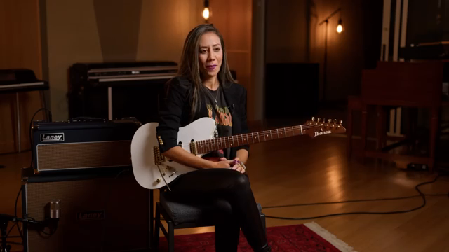 Wissen Sie, Live-Musik ist so besonders. Ich denke, die Energie ist unvergleichlich, und auf der Bühne zu sein, ist ein sehr einzigartiges…