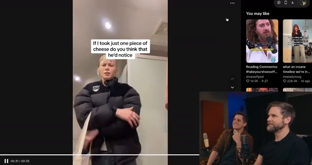 Ich will ein Stück Käse von der Käseplatte essen, die er gekauft hat.