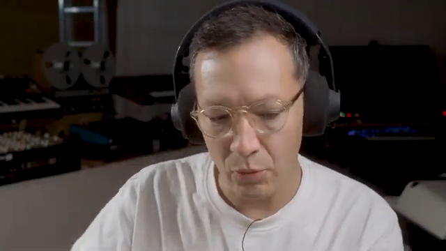 Du erhältst saubereren, knackigeren Bass mit weniger Phasungen und internen Eigenheiten, wenn du nur einen Oszillator verwendest.