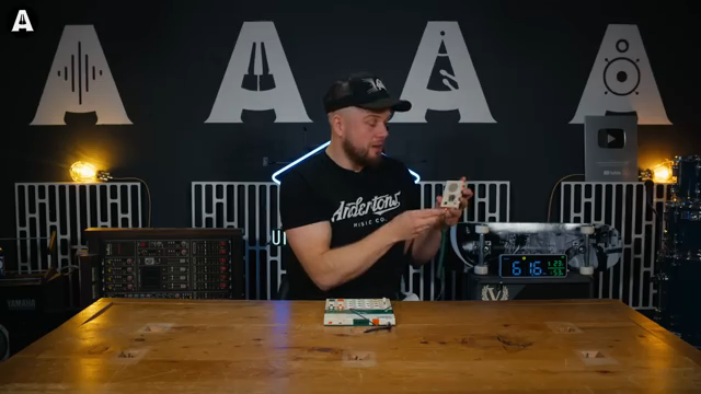 Es ist eine Dub-Sirene, Federhall-Effekte, praktischer Gürtelclip.