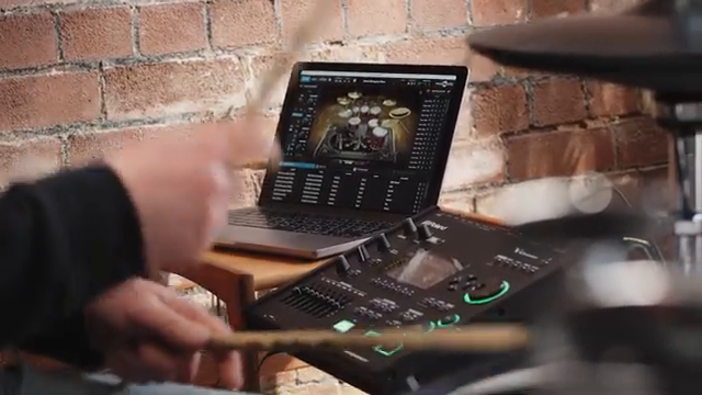 Es ist möglich, innerhalb eines Drumsets eine Kombination aus einigen verkabelten und einigen kabellos umgerüsteten Pads zu verwenden.