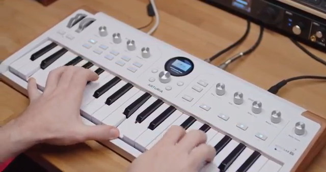 Astrolab 37 ist ein avantgardistisches Bühnen- und Studiokeyboard, das für Musiker entwickelt wurde, die die Power der…