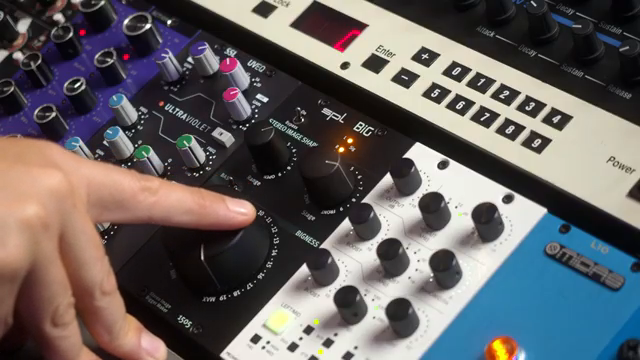 Und das alles, während es mono-kompatibel bleibt – das ist irre.