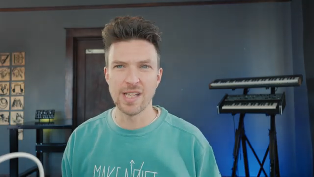 Einfach eine Clock an Activate patchen und schon geht's los.