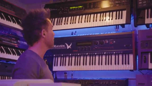 Sie verwendeten sehr kurze Samples für Attack-Transienten, wie das Funkige eines Pianos oder das Anblasen einer Flöte oder einen Atem.