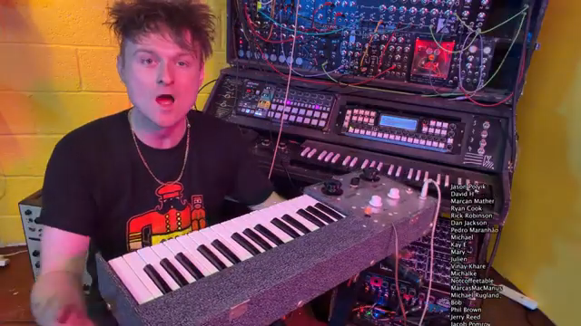 Da gibt’s keinen Schnickschnack, kein Gedöns – einfach ein bisschen Effekte drauf und eine gute Leadline basteln, so entstehen spaßige…