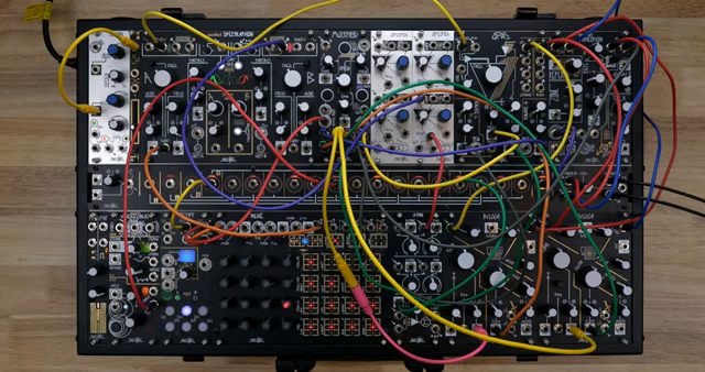 Etwas, das ein Eingangssignal nimmt und acht irgendwie korrelierte, leicht unterschiedliche Kopien daraus macht.