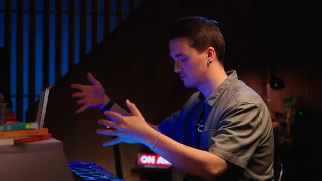 AirWave features six dimensions of air, which allow you to control sounds expressively using gestures.