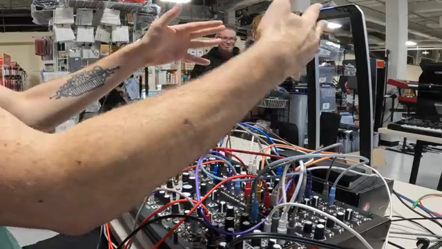 Es war extrem einfach und nahtlos, die beiden zusammen zum Laufen zu bringen und die MIDI-CCs vom Airwave auf alles im Modularsystem zu…