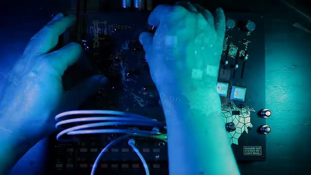 Der Sequencer, der das Herzstück des Core bildet, ist von Natur aus experimentell, unquantisiert, arbeitet mit seltsamen Step-Längen, die…