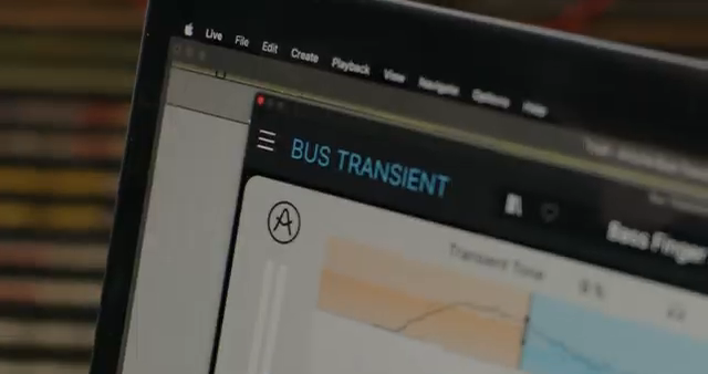 Dieses Plugin ist ein leistungsstarker Multiband-Transienten-Shaper und wurde in diesem Projekt auf fast jedem Track eingesetzt – von Drums…