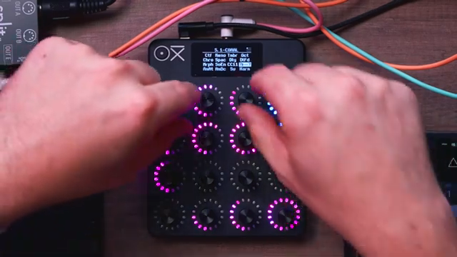 Also drehen wir hier mal ein bisschen, das ist meine Ausgangseinstellung. Jetzt klicke ich, um Szene A zu speichern. Dann drehe ich wieder…