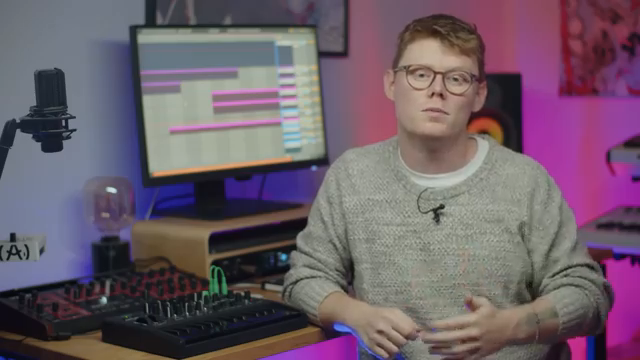 Er ist komplett semi-modular, also einfach die beiliegenden Patchkabel nutzen, um unkonventionelle Sounddesign-Techniken zu erforschen.