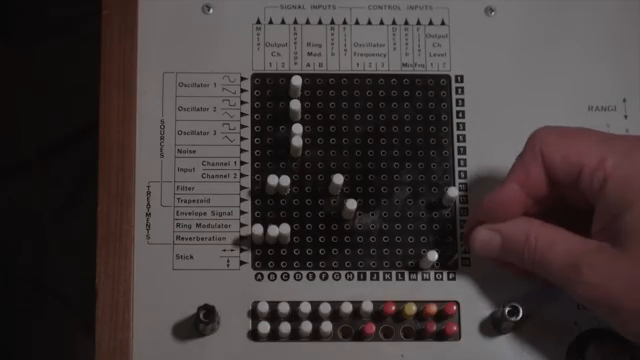 Keine Steigerungen, keine Drops, keine Vocals. Nur Tape-Hits, tiefe, hallende Akkorde und ein subtiler Puls, der mehr gespürt als gehört…