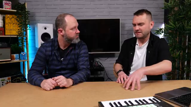 Es gibt ein Reverb-Modul und ein Echo-Modul. Man kann die auf wirklich interessante Weise kombinieren.