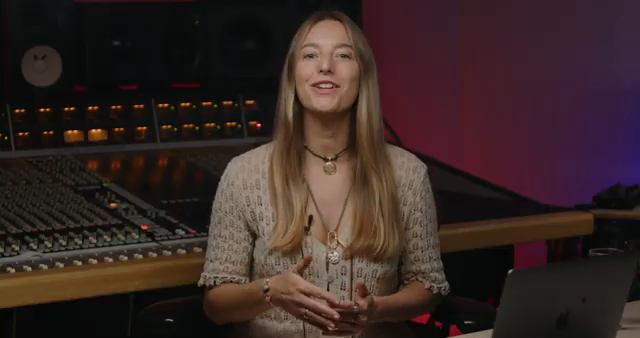 Es zähmt auch bestimmte Sounds wie Hi-Hats, indem es härtere Transienten in Sekunden reduziert.