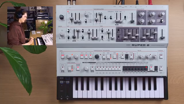 Es gibt zwei Ansätze dafür. Tatsächlich funktioniert die Kombination beider auf diesem Synth sehr gut.