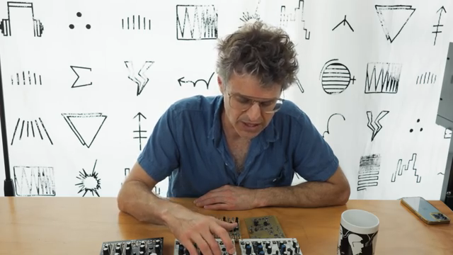 So hat die Sägezahnform am Ende diesen seltsamen kleinen welligen Rücken, sieht fast aus wie eine Fischflosse.