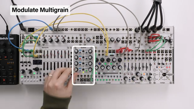 Warum nehmen wir nicht eine loopende Hüllkurve von Quadrax, um einige Parameter von Multigrain zu modulieren?