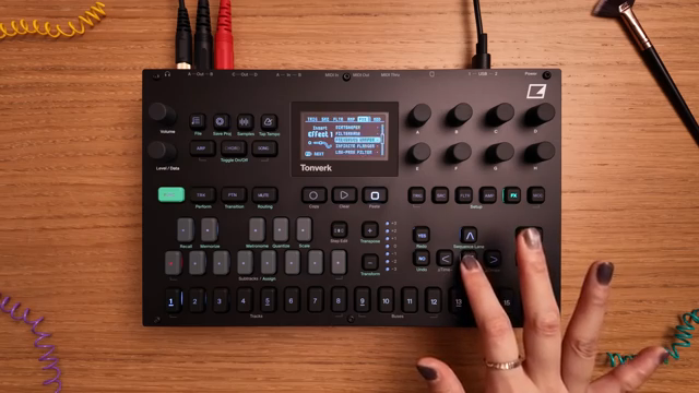 Die Effektmaschinen können mit zwei FX-LFOs moduliert und auf jedem Track sequenziert werden, einschließlich der Bus-Tracks…