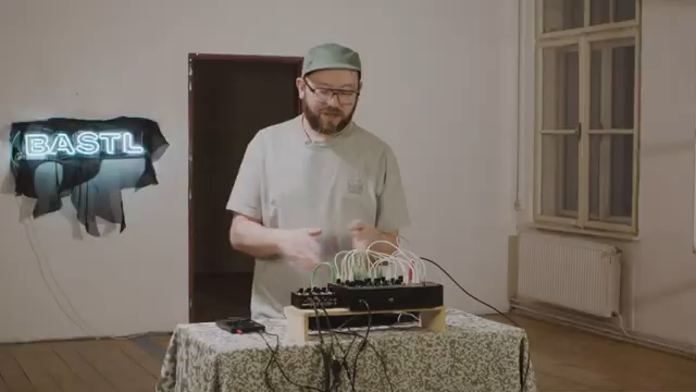 Ich bin ein großer Fan des MSW 810 von Michigan Synthworks, das ist einfach ein solides Synth für Basslines und Leads, besonders für die…