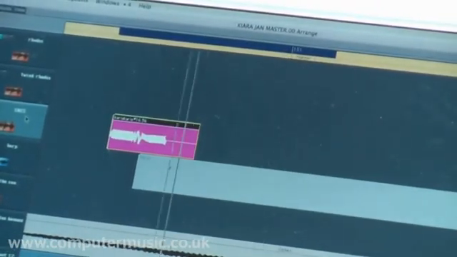 Das kam tatsächlich von einer App auf dem iPhone, dieser Sound. Das ist so ein Ding namens 8-bit tone.