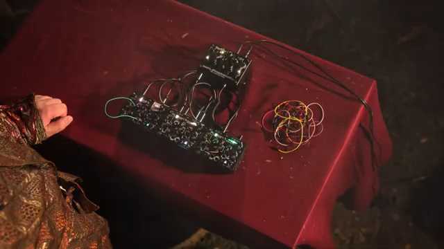 Es ist super, wenn man reist, also im Zug oder Bus oder einfach am Lagerfeuer mit Freunden.