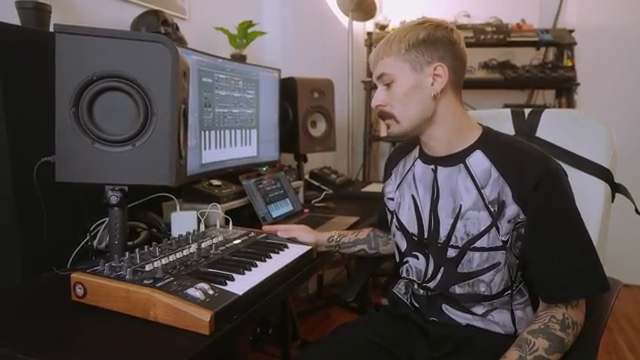 Ich habe ihn wirklich gerne für seine rauen, analogen Sounds, metallisch klingend – kann von härterem bis zu weicherem Sound gehen.