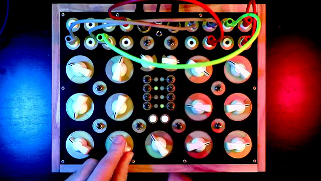 Röntgen bewegt sich ganz selbstverständlich im experimentellen oder esoterischen Bereich der Synthesizer.