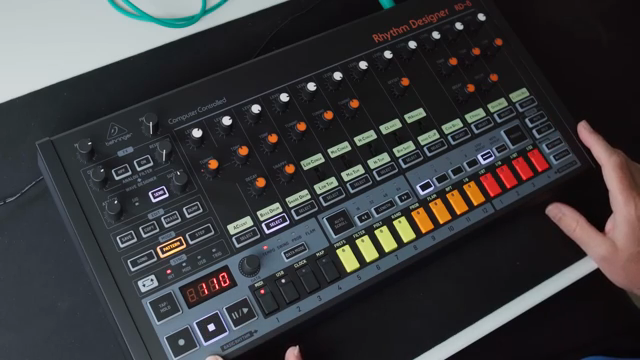 Das ist der unverwechselbare Sound der TR-808, aber diesmal im Behringer-Gewand.