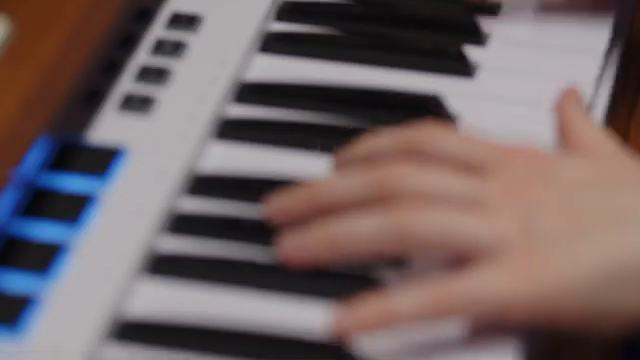 Dieser Track verbindet nostalgische Texturen mit einer warmen, atmosphärischen Stimmung und wir werden ihn Abschnitt für Abschnitt…