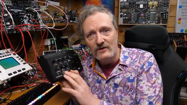 Ein Audiointerface mit Filter, sagst du. Was für eine blöde Idee. Naja, vielleicht. Es könnte sein. Ich finde es ziemlich genial.